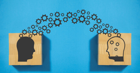 《海底两万里》中写到潜艇上的人睡的床、穿的衣服、用来写字的笔和墨水是用什么做的？